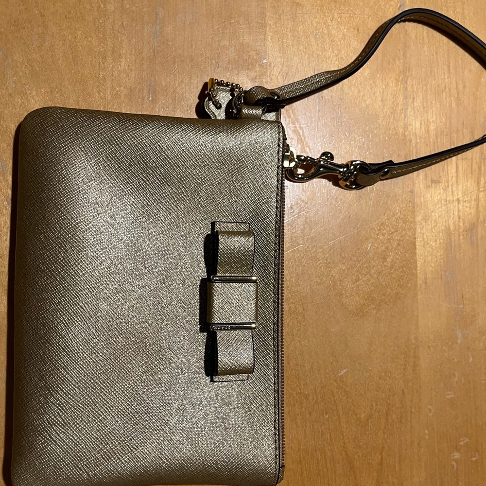 Coach Darcy Gold Wristlet with Box - Picture 4 of 8